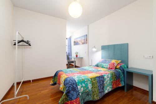 Postel nebo postele na pokoji v ubytování Centrico y parking gratuito Vut 142 as