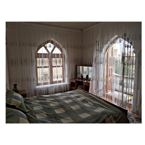 Ένα ή περισσότερα κρεβάτια σε δωμάτιο στο Rahmat guesthouse