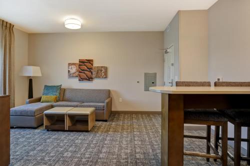 Prostor za sedenje u objektu Staybridge Suites - Overland Park - Kansas City S, an IHG Hotel