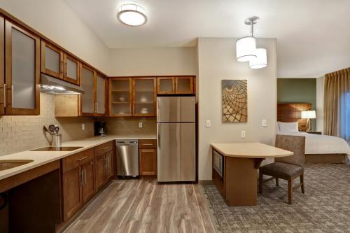 Køkken eller tekøkken på Staybridge Suites - Overland Park - Kansas City S by IHG