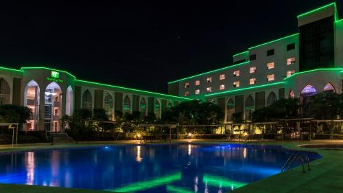 Bazén v ubytování Holiday Inn Tuxtla Gutierrez by IHG nebo v jeho okolí