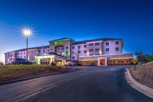 a large building on a street with a street light at Holiday Inn Poplar Bluff by IHG in Poplar Bluff