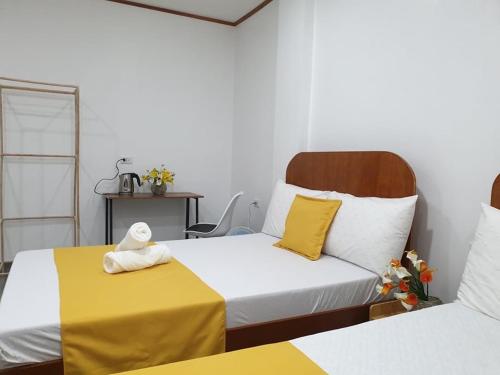 Postel nebo postele na pokoji v ubytování Camiguin KALIMBA DE LUNA INN