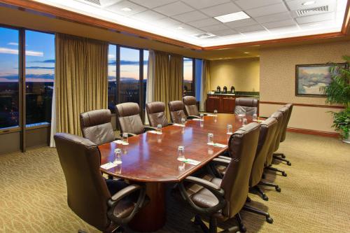Zona business o sala conferenze di Holiday Inn Sacramento Downtown-Arena by IHG