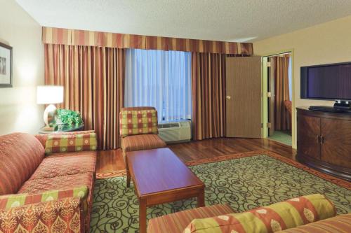 TV o dispositivi per l'intrattenimento presso Holiday Inn Sacramento Downtown-Arena by IHG