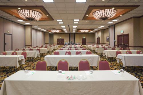 Zona business o sala conferenze di Holiday Inn Sacramento Downtown-Arena by IHG