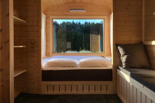 Postel nebo postele na pokoji v ubytování Citi Krasti Eco Spa Residence