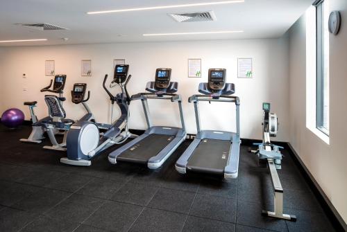 Фитнес-центр и/или тренажеры в Holiday Inn Sydney St Marys by IHG