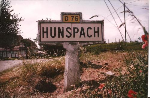 a street sign on the side of a road at Quartier vert in Hunspach