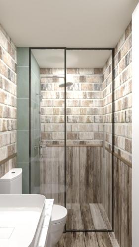 bagno con doccia in vetro e servizi igienici di Bis Studios ad Alikanás