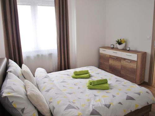 Łóżko lub łóżka w pokoju w obiekcie ADRIA exclusive apartman in the city center of Žilina