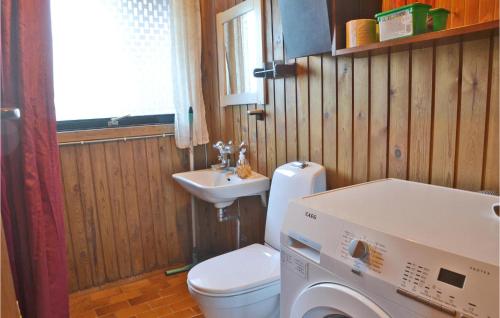 Koupelna v ubytování 3 Bedroom Gorgeous Home In Oksbl