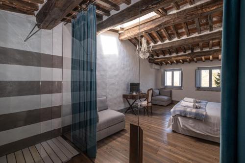 a bedroom with a bed and a couch in a room at Podere Fontanino in Arezzo