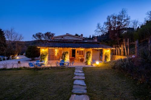 a small house with a garden at night at Podere Fontanino in Arezzo