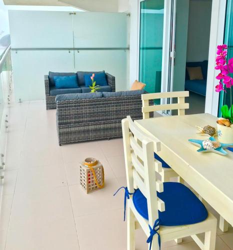 a living room with a table and a couch at Departamentos frente al mar in Tonsupa