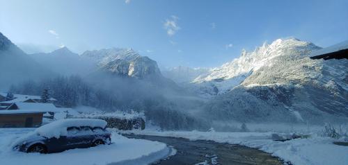 a car parked on the side of a road covered in snow at Ufem Egg Ferienwohnungen in Innertkirchen