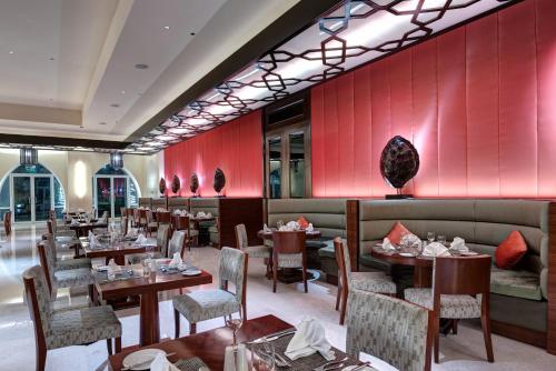 Un lugar para sentarse en Crowne Plaza Duqm by IHG