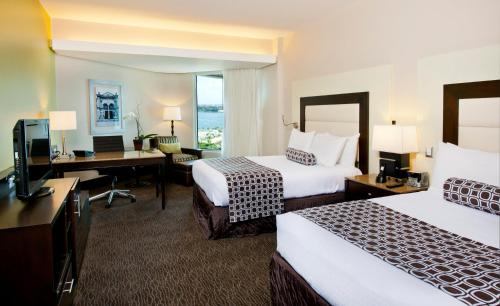 Postel nebo postele na pokoji v ubytování Crowne Plaza Santo Domingo by IHG