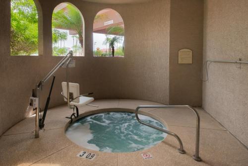 a bathroom with a jacuzzi tub in a room at GreenTree Hotel Phoenix West in Phoenix