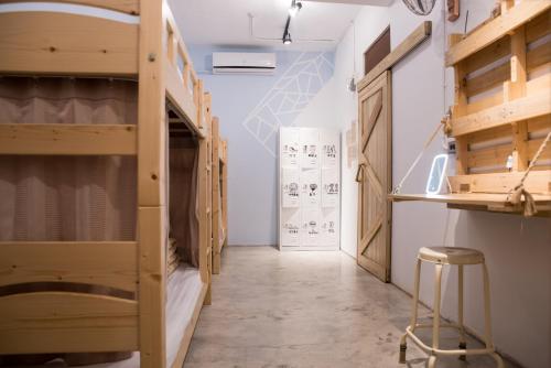 a room with bunk beds and a corridor at 框框背包客棧 Kuang Kuang Hostel in Longjing