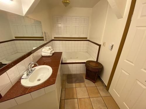 Kylpyhuone majoituspaikassa Westwind Lodge