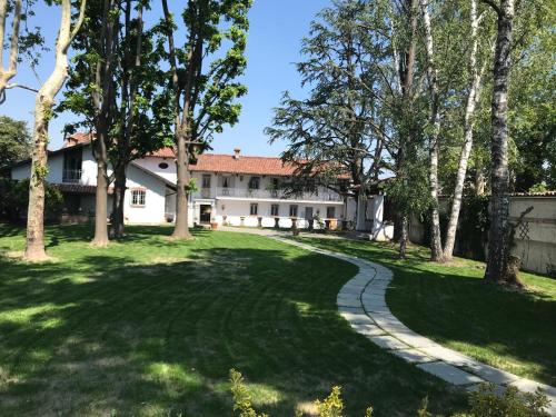 a driveway leading to a white house with trees at ANTICA VILLA CUNEO- Guest House - "B&B e non un Hotel a Cuneo" in Cuneo