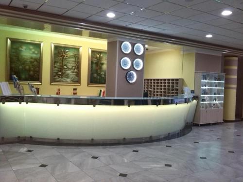 De lobby of receptie bij Hotel Podravina