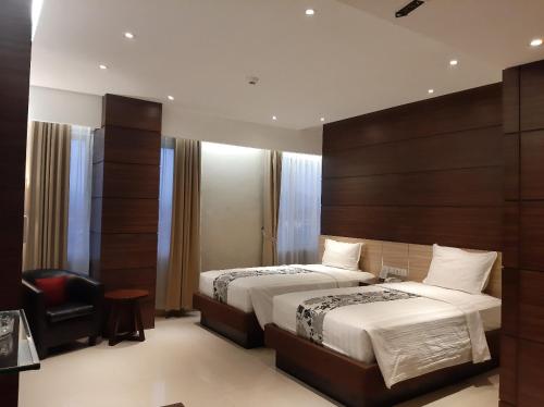 A bed or beds in a room at Hotel Asri Sumedang