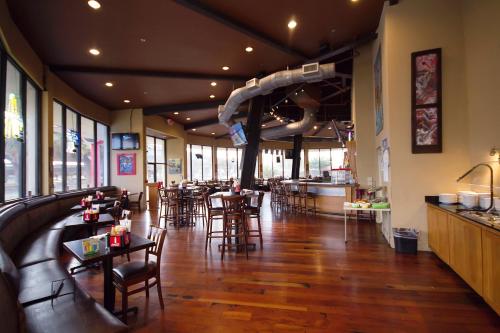 a restaurant with tables and chairs and a bar at Holiday Inn New Orleans West Bank Tower by IHG in Gretna