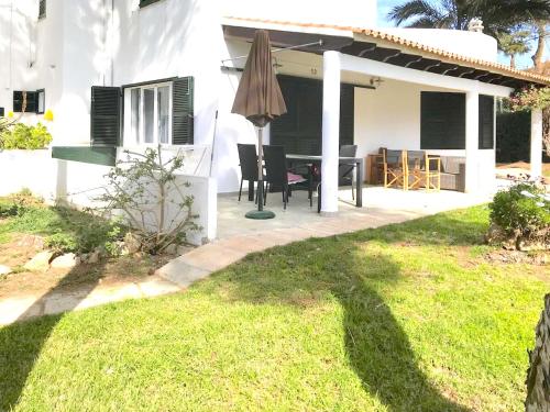 Een tuin van CALA BLANCA-TORRE BELLVER