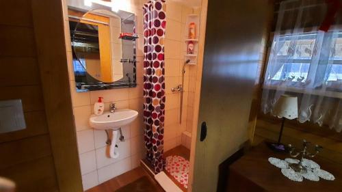 a small bathroom with a sink and a shower at Etno selo EDEN in Žeravački Potok