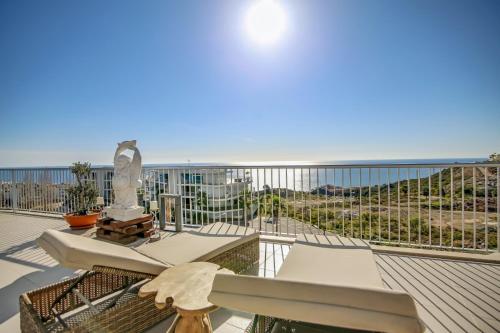 Apartment Luxury penthouse with Jacuzzi and Seaviews ...