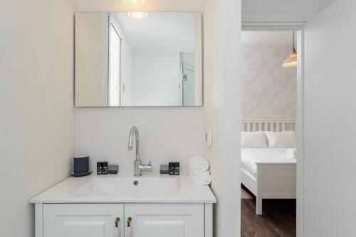 Ένα μπάνιο στο Arlozorov by TLV2RENT