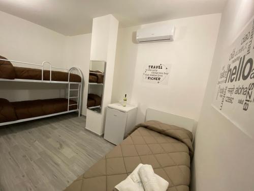 a small room with two bunk beds and a bed sidx sidx sidx at IN CENTRO ROOMS Vicino Cefalù SELF-CHEK-IN in Campofelice di Roccella