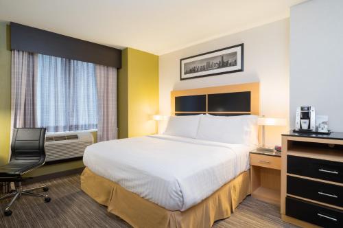 Tempat tidur dalam kamar di Holiday Inn Express - Wall Street, an IHG Hotel