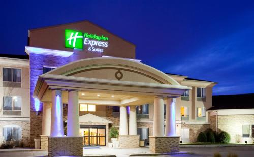 a hotel with a sign on top of a building at Holiday Inn Express Hotel & Suites Sioux Falls-Brandon by IHG in Brandon