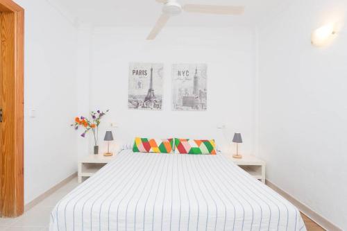Postel nebo postele na pokoji v ubytování Cozy apartment with sea views,Can Picafort