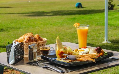 Jídlo v aparthotelu nebo okolí