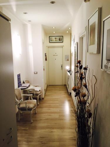 a hallway with chairs and a table in a room at B&B SPQR in Rome
