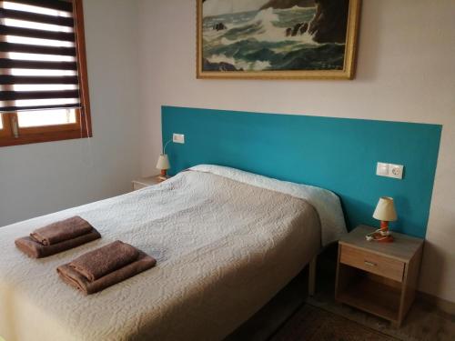 ラ・マタにあるCasas Holiday - Playa la Mataの青い壁のベッドルーム1室