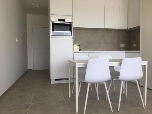 A kitchen or kitchenette at penthouse seafront