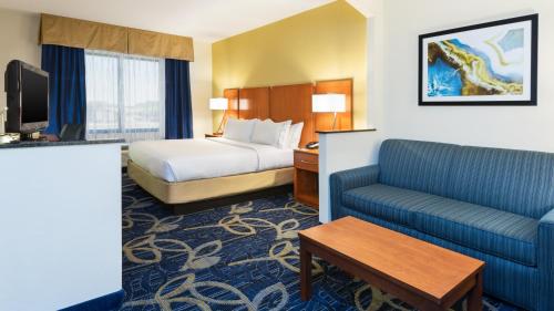 Ліжко або ліжка в номері Holiday Inn Express & Suites Midland Loop 250, an IHG Hotel