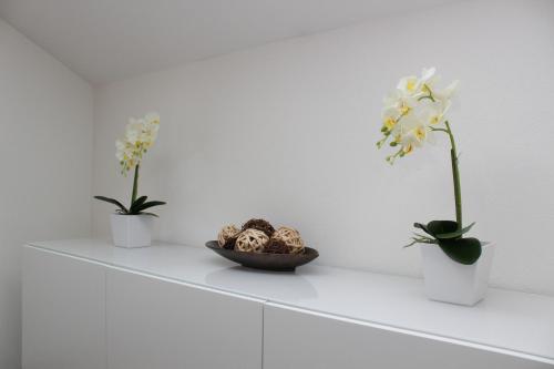 a white shelf with a bowl of eggs and flowers at Ferienwohnung Lindpointner in Innerschwand am Mondsee