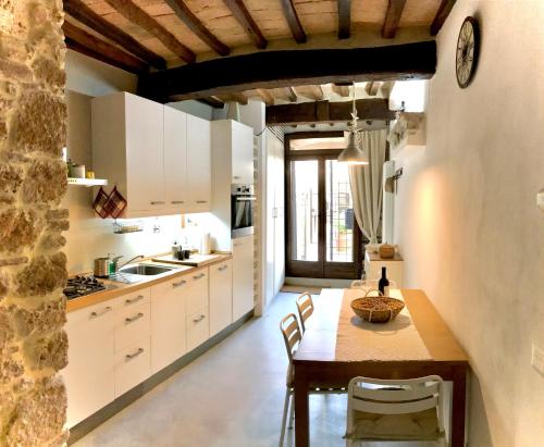A kitchen or kitchenette at Authentic Cave House in the heart of the Village!