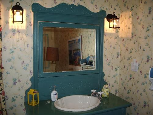 Ett badrum på Mecklenburgh Inn