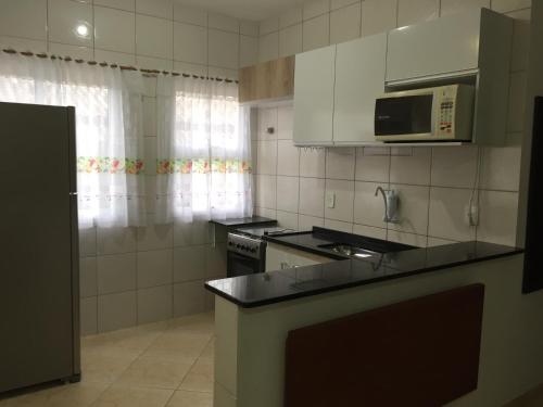 Η κουζίνα ή μικρή κουζίνα στο Apartamento em Bertioga sp