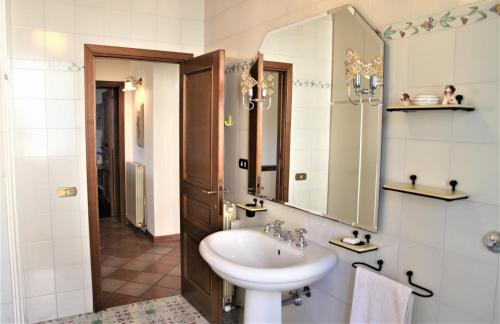 Et badeværelse på CASA VACANZE CLAUDIA- 10 min da Siena