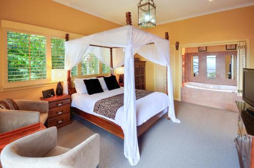 Ένα ή περισσότερα κρεβάτια σε δωμάτιο στο Avocado Sunset Bed & Breakfast