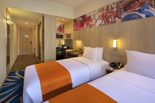 
a hotel room with two beds and two lamps at Holiday Inn Express Kuala Lumpur City Centre, an IHG Hotel in Kuala Lumpur
