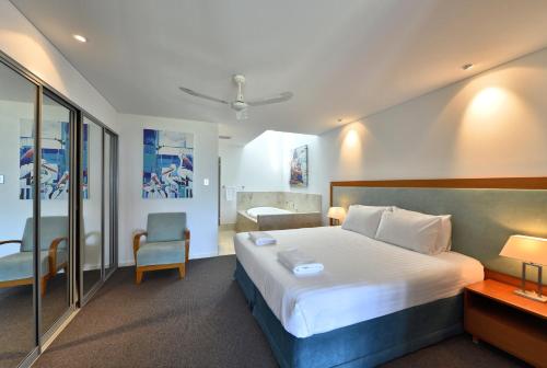 Een bed of bedden in een kamer bij Sea Side Villa 10.1